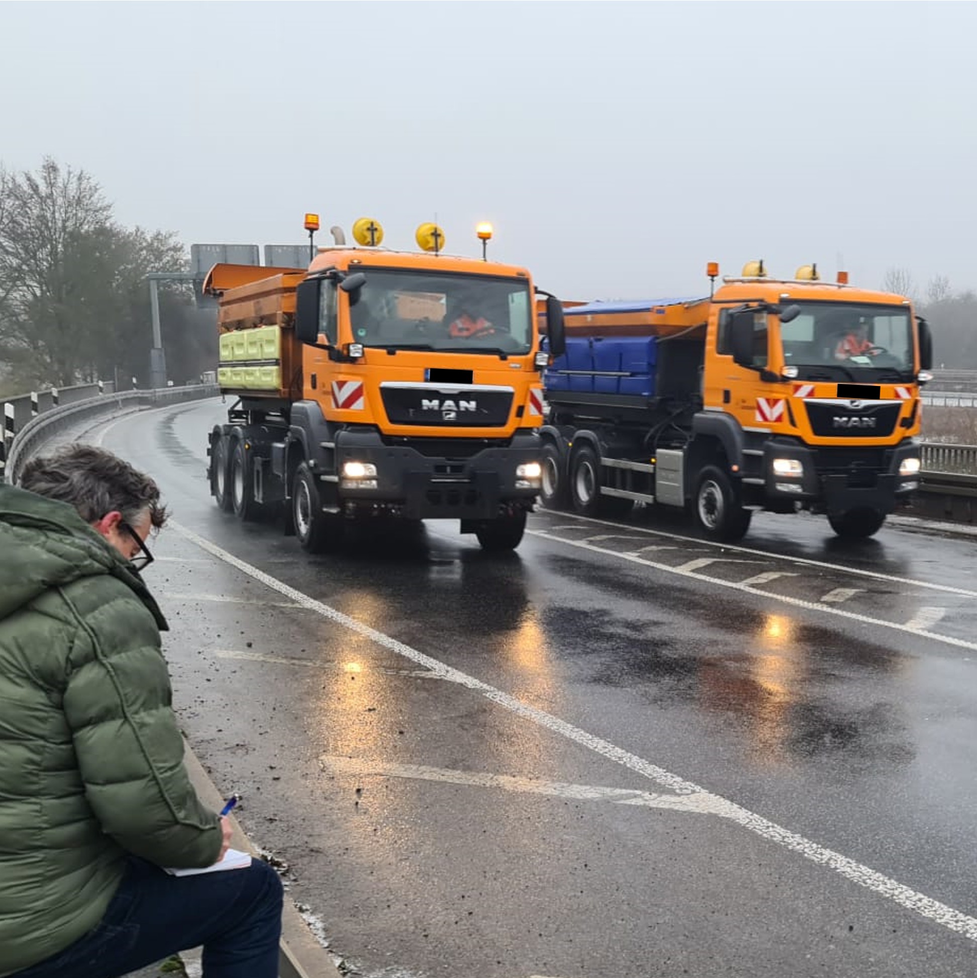 Dynamic bridge load testing with defined vehicle loads